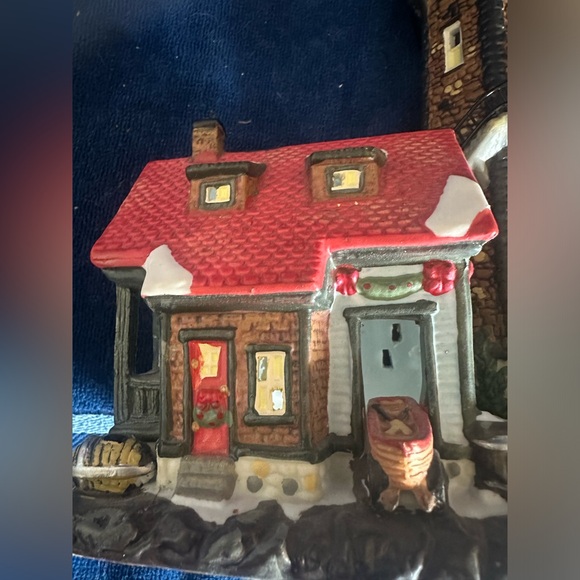 Santa's Workbench Victorian Hammersmith's Harbour Lighthouse Coastal Christmas - Picture 11 of 14